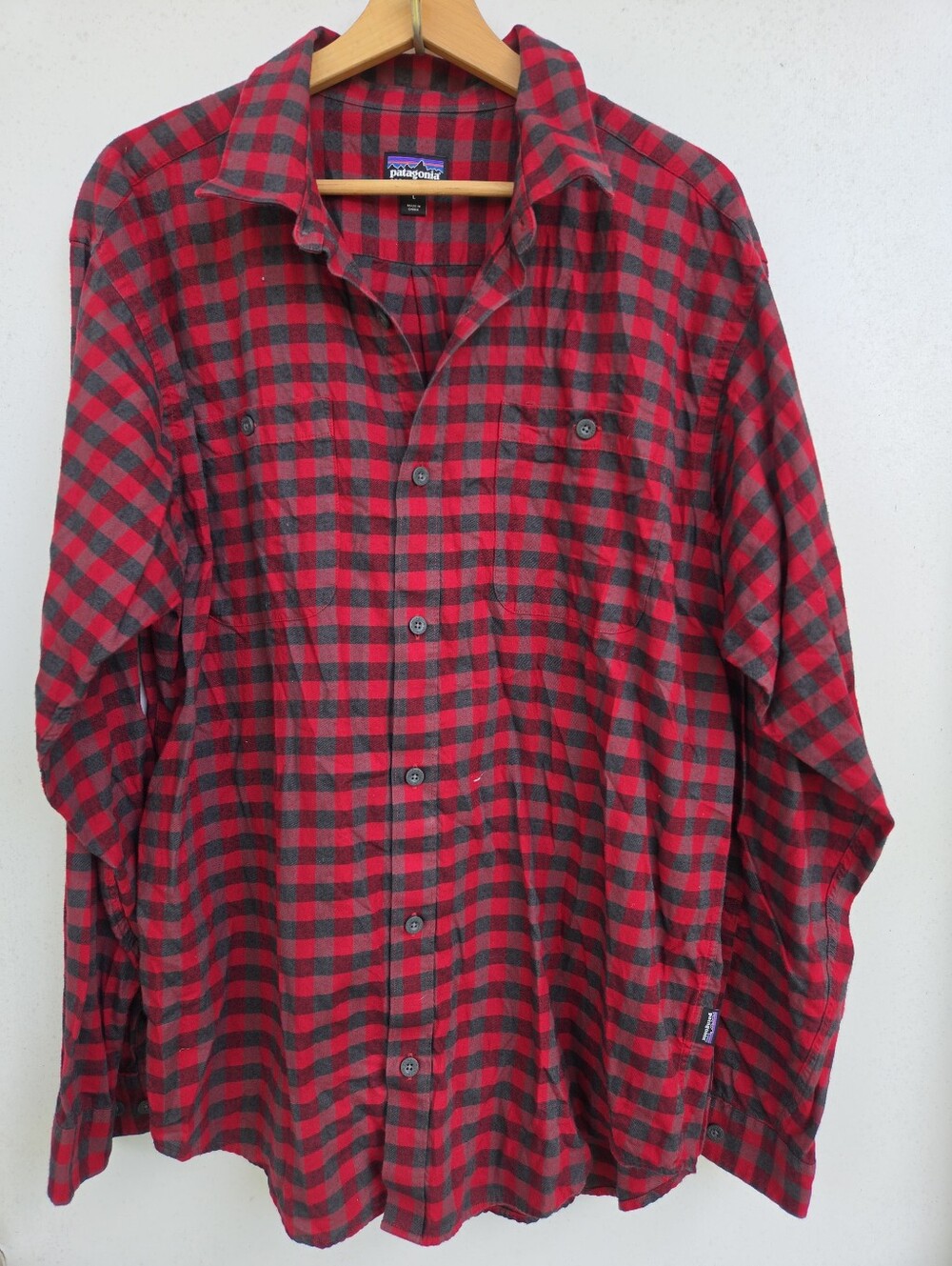 Patagonia M's Long-Sleeved Pima Cotton Shirt Red Black plaid size Large 53837G